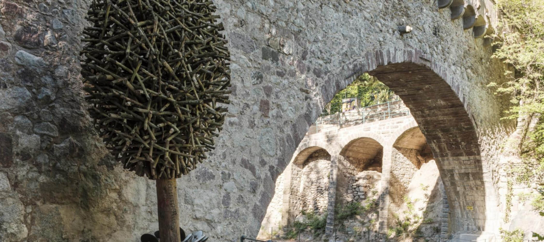 Italien-Trentino_Suedtirol_Alto_Adige_Merano_Meran_Natur_Gilfpromenade_art_Nature_Steinerner_Steg_DavidePerbellini_2250x1000