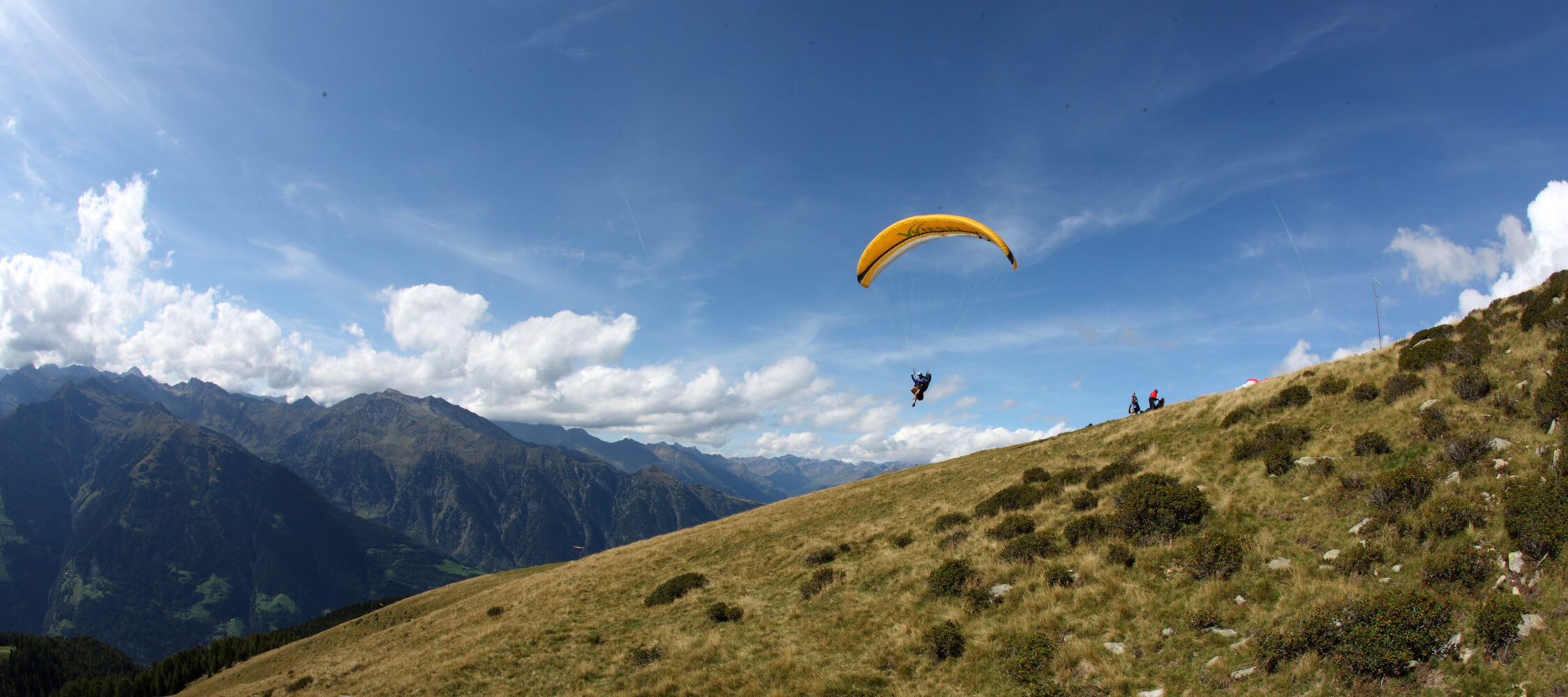 Italien-Trentino_Suedtirol_Alto_Adige_Merano_Meran_Natur_Sport_Paragliden_Fliegen_Tandem_Berge_MGM-Mario- Entero_mgm00279maen_2250x1000