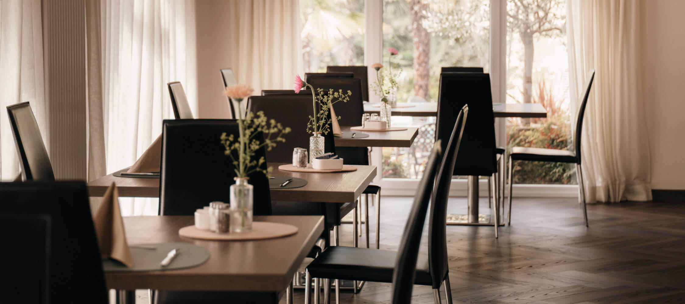 Hotel-Villa-Laurus-Merano-Restaurant-Breakfast-Fruehstueck-BeatricePilotto-L1410852_2250x1000