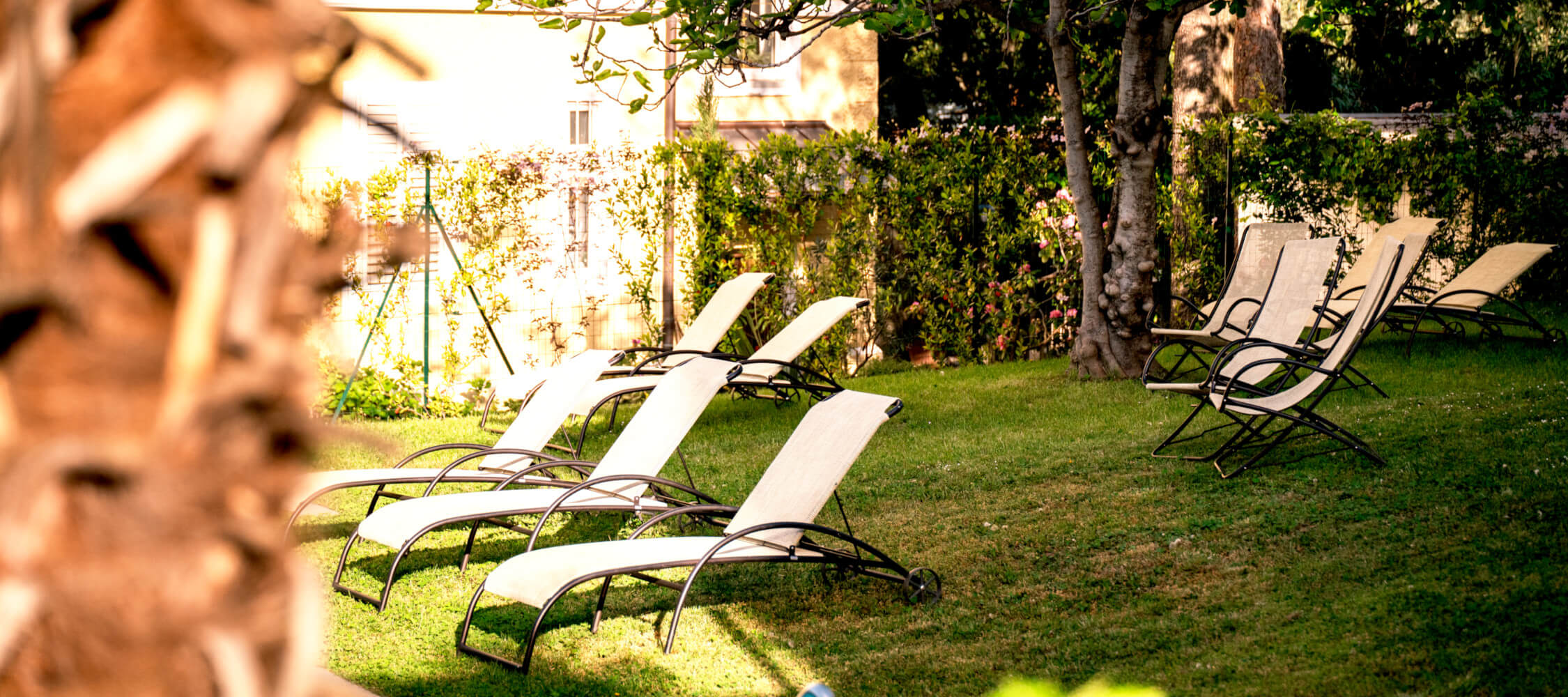 Hotel-Villa-Laurus-Merano-Wellness-Garten-Detail-BeatricePilotto-L1410514_2250x1000