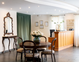 Hotel-Villa-Laurus-Merano-Reception-BeatricePilotto-L1410777_255x202