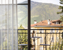Hotel-Villa-Laurus-Merano-Rooms-Balkon-212-BeatricePilotto-JH5A8393_255x202