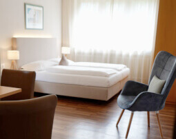 Hotel_Flora_Merano_Rooms_Superior_Doppelzimmer_Orchidee_KarinLarcher_Image00003_255x202